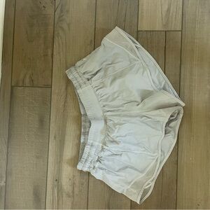 Women's LULULEMON HOTTY HOT Shorts 2.5 inseam white